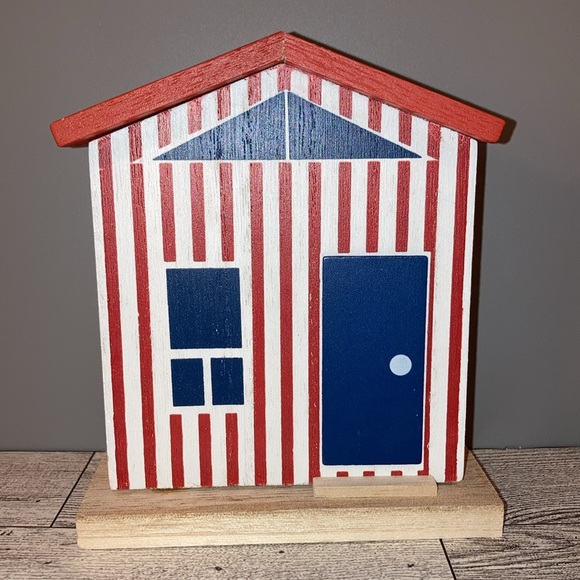 Target Dollar Spot Bullseye’s Playground 2-Piece Wooden Summer Beach Lake Houses - Picture 6 of 15